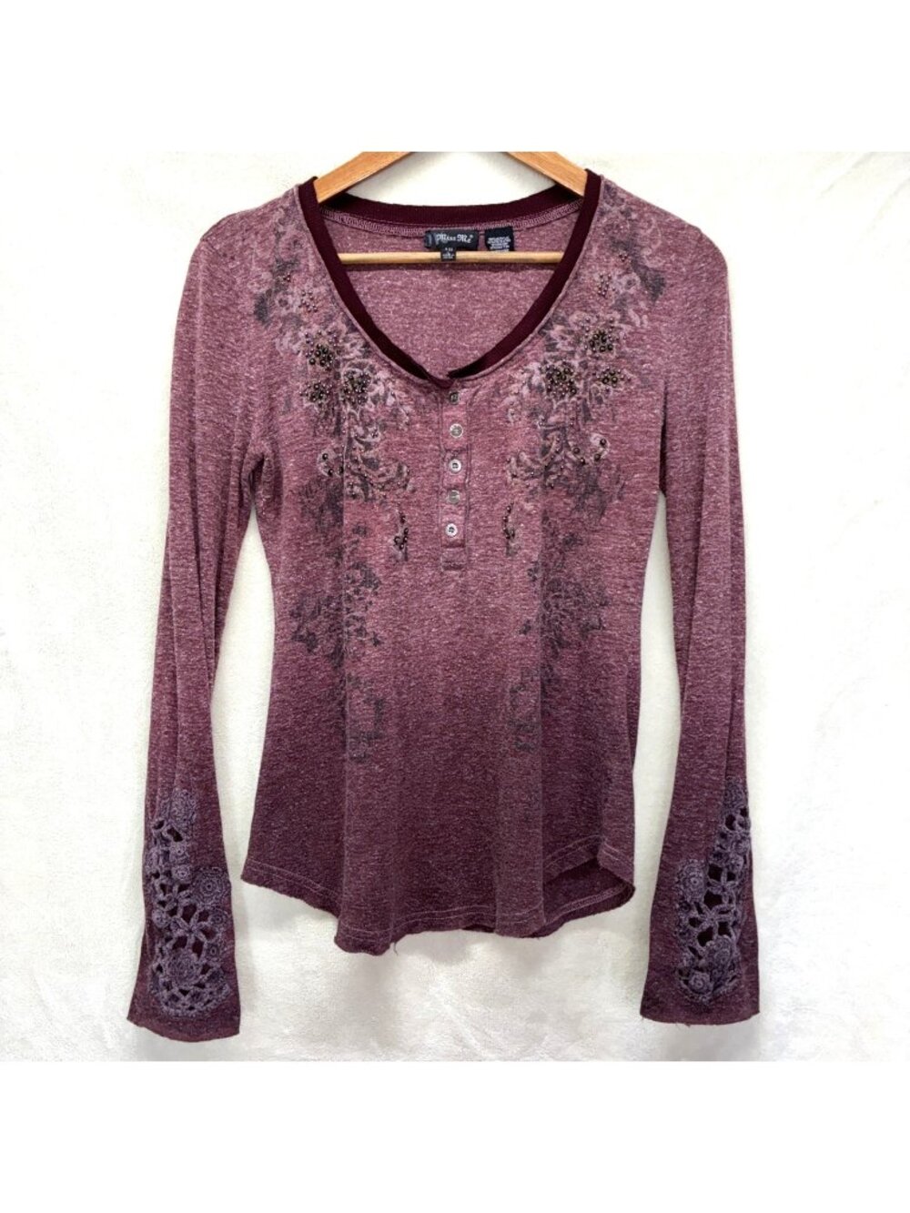 Miss Me Shirt Floral Embellished Long Sleeve Henley Crochet Wine Raw Hem Sz L #b